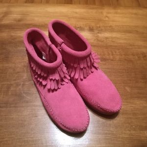 Minnetonka Ankle Boots Fringed Size 3 Pink.  Excellent!